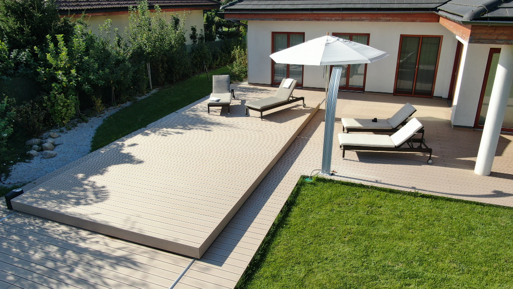 Pojízdná terasa s děleným posunem k bazénu 4m x 7m