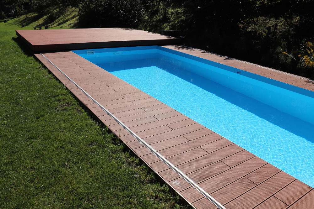 Pojízdná terasa s děleným posunem k bazénu 3,3m x 8m
