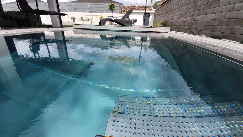 Pojízdná terasa s podélným posunem k bazénu 4,3m x 6m