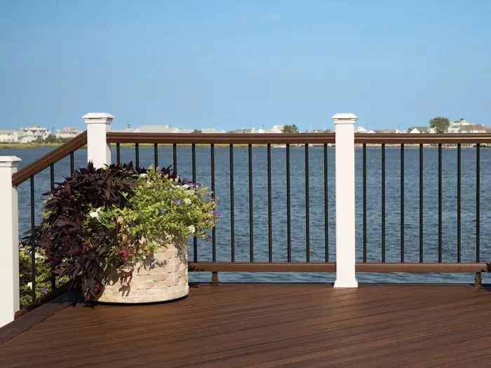 Terasový profil Trex Transcend Spiced Rum