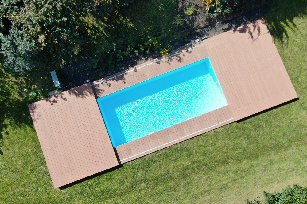 Pojízdná terasa s děleným posunem k bazénu 3,3m x 5m