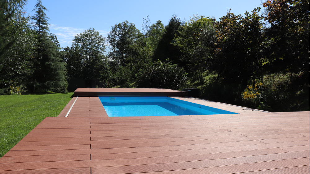 Pojízdná terasa s děleným posunem k bazénu 3,3m x 8m