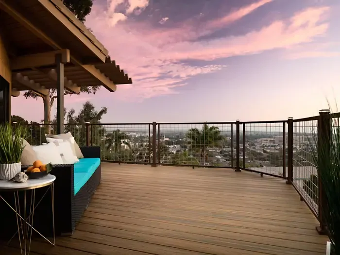 Terasový profil Trex Transcend Havana Gold